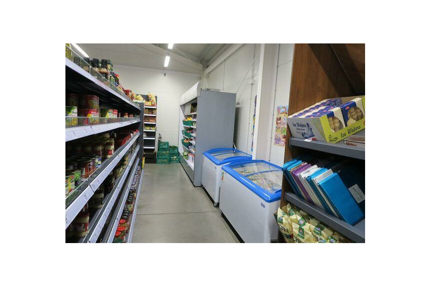 radomski, Jedlińsk, Wola Gutowska, Budynek usługowy sklep spożywczo-przemysłowy.