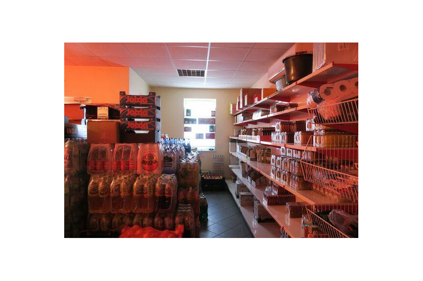 radomski, Jedlińsk, Wola Gutowska, Budynek usługowy sklep spożywczo-przemysłowy.